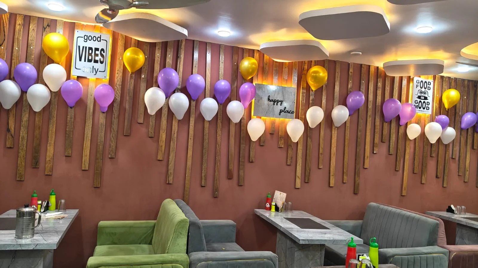 Koffee Hut café atmosphere